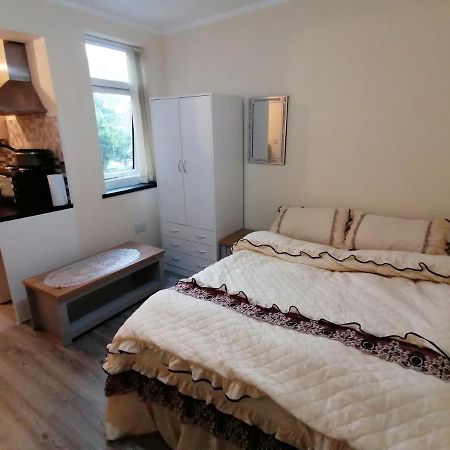 Self-Contained Studio Flat Bathrooms Kitchens Upgrade Locations To City Centre 15 Minutes Walking Distance Nottingham Universities Queen Hospitals City Hospitals Экстерьер фото