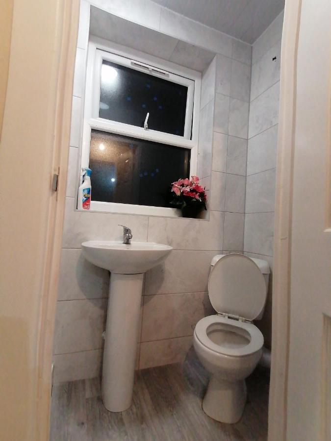 Self-Contained Studio Flat Bathrooms Kitchens Upgrade Locations To City Centre 15 Minutes Walking Distance Nottingham Universities Queen Hospitals City Hospitals Экстерьер фото