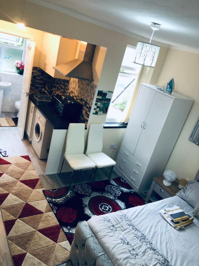Self-Contained Studio Flat Bathrooms Kitchens Upgrade Locations To City Centre 15 Minutes Walking Distance Nottingham Universities Queen Hospitals City Hospitals Экстерьер фото