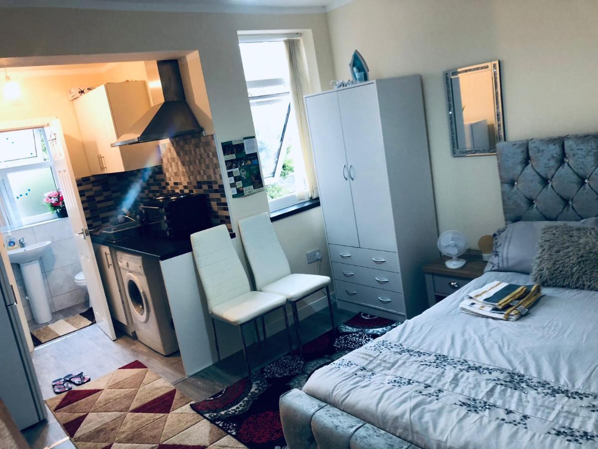 Self-Contained Studio Flat Bathrooms Kitchens Upgrade Locations To City Centre 15 Minutes Walking Distance Nottingham Universities Queen Hospitals City Hospitals Экстерьер фото